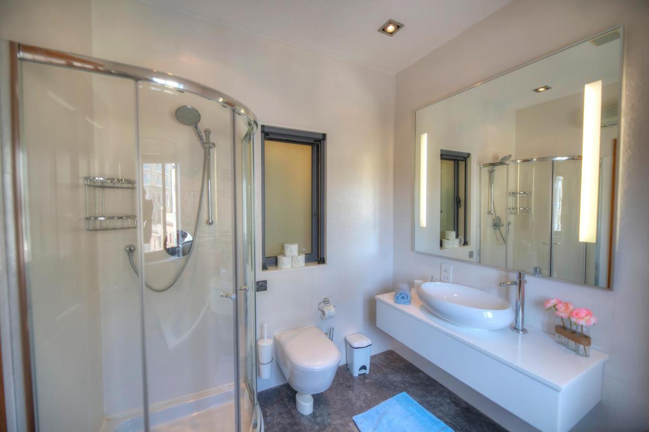 Bright And Spacious 3 Bedroom Apartment With Breathtaking Views - Goslm-5 Sliema Dış mekan fotoğraf