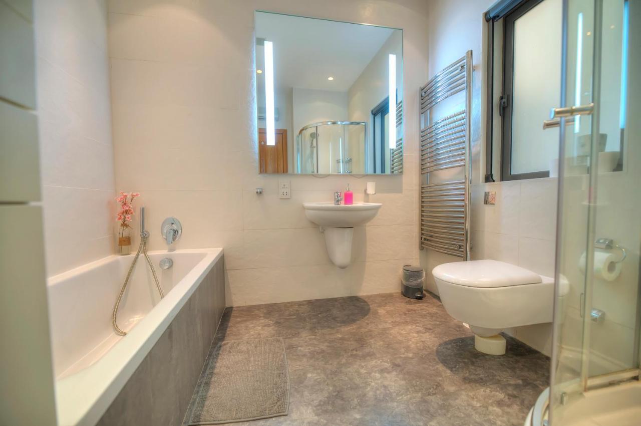 Bright And Spacious 3 Bedroom Apartment With Breathtaking Views - Goslm-5 Sliema Dış mekan fotoğraf